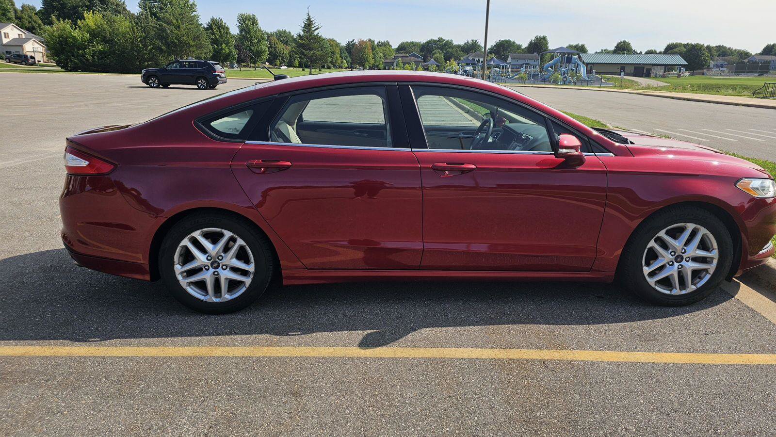 Used 2013 Ford Fusion SE FWD image 14