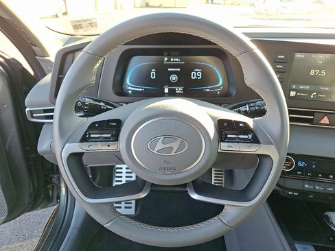 Certified 2025 Hyundai Elantra Sport image 19