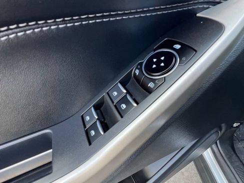 Used 2023 Ford Explorer XLT w/ Equipment Group 202A image 14