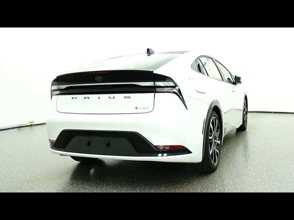 New 2026 Toyota Prius Plug-In Hybrid FWD image 60