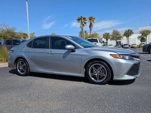 Used 2019 Toyota Camry LE image 1