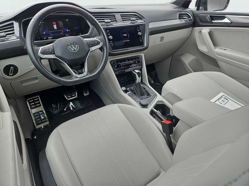 Used 2023 Volkswagen Tiguan SE R-Line AWD/4WD image 11