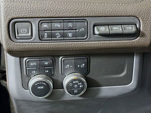 Used 2022 GMC Yukon Denali AWD/4WD image 12