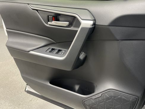 Used 2025 Toyota RAV4 SE image 14