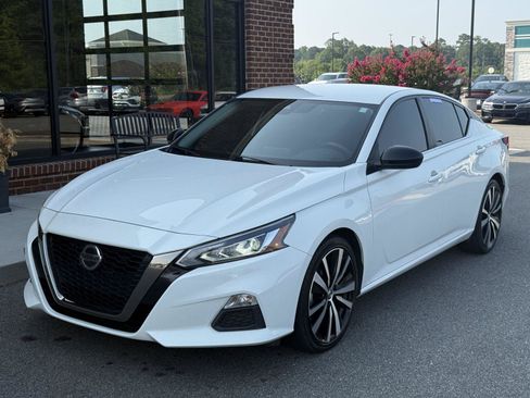 Used 2022 Nissan Altima 2.5 SR FWD image 1