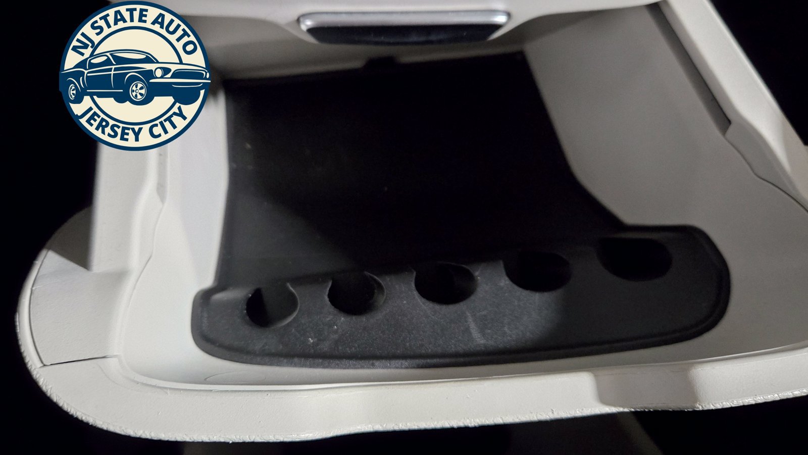 Used 2019 Chrysler Pacifica Touring-L FWD image 18