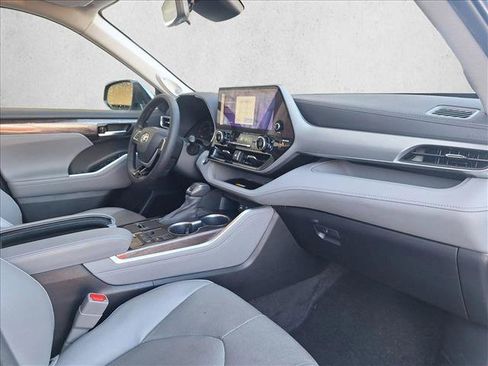 Used 2023 Toyota Highlander Platinum image 19