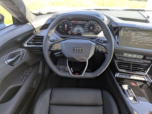 New 2026 Audi S e-tron GT Prestige image 16