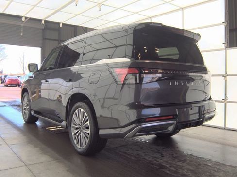 Certified 2025 INFINITI QX80 Luxe image 7
