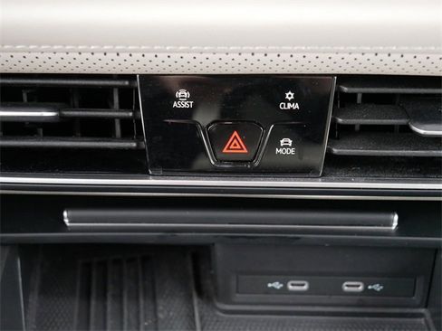 Certified 2025 Volkswagen Atlas SE image 31