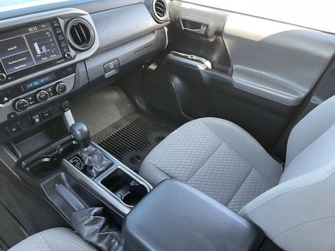 Used 2021 Toyota Tacoma SR5 RWD image 18