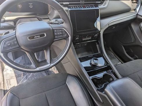 Used 2023 Jeep Grand Cherokee Altitude AWD/4WD image 11