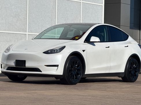 Used 2021 Tesla Model Y Long Range image 8