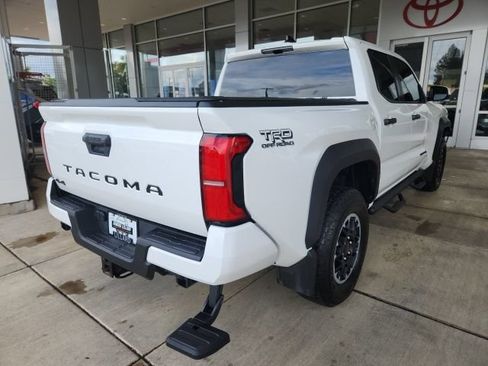 Certified 2025 Toyota Tacoma TRD Off-Road AWD/4WD image 11