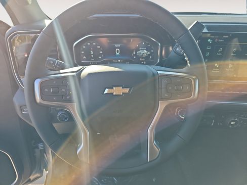 Used 2025 Chevrolet Silverado 1500 LT image 12