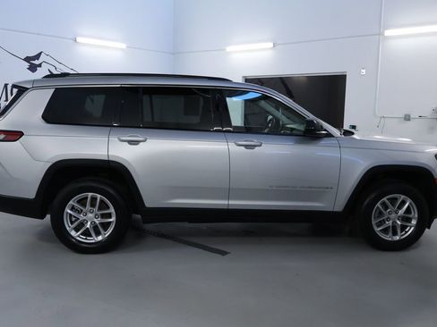 Used 2023 Jeep Grand Cherokee L Laredo image 8