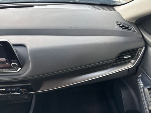 Used 2025 Nissan Rogue SV FWD image 37