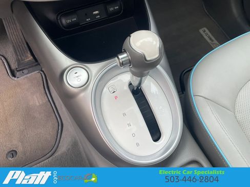 Used 2017 Kia Soul EV + w/ Sun & Fun Package image 27