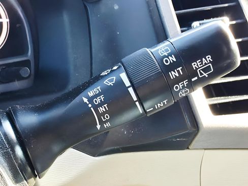 Used 2013 Toyota Venza LE AWD/4WD image 25