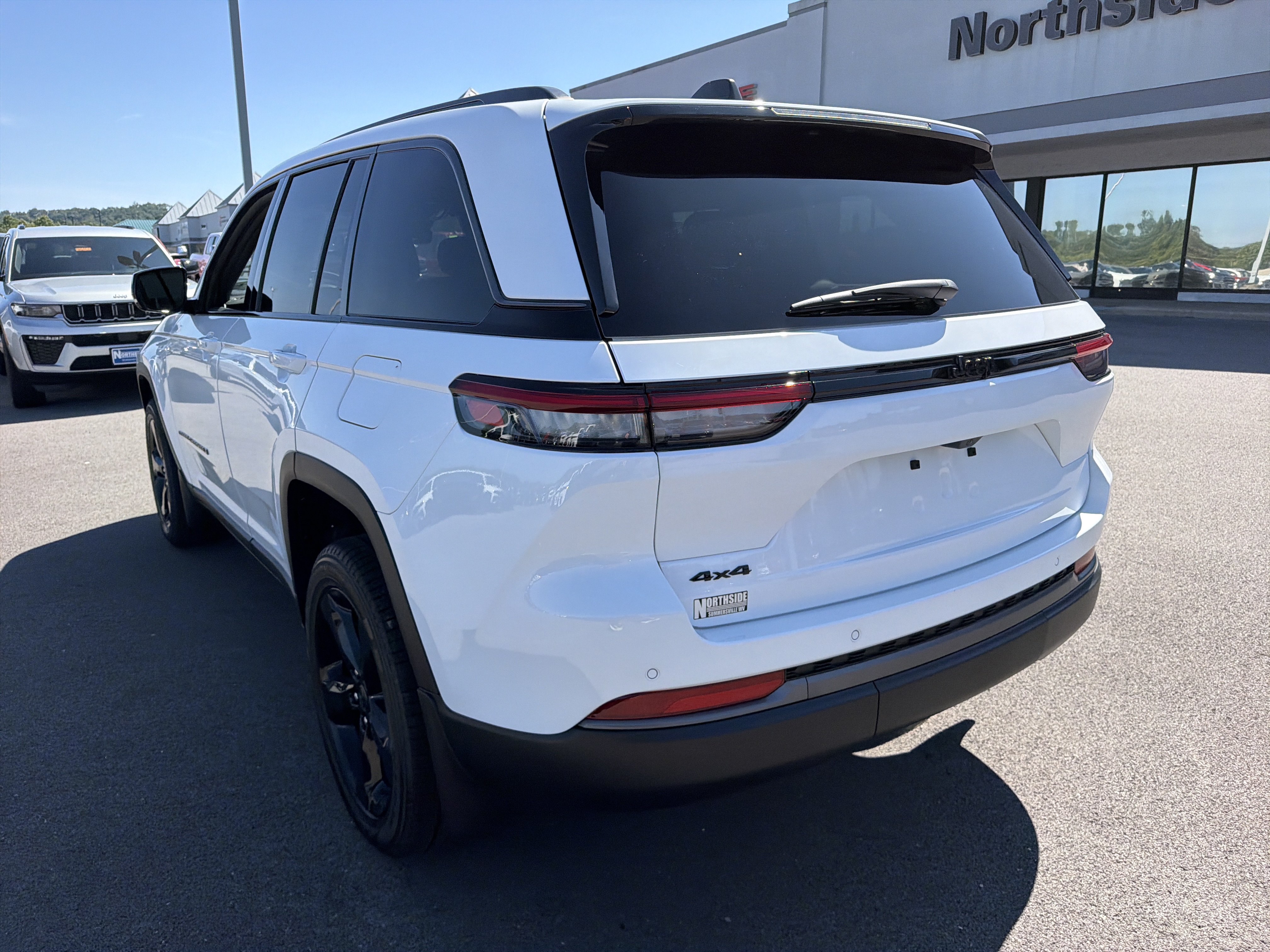 New 2027 Jeep Grand Cherokee Limited w/ Limited Altitude Package AWD/4WD image 8