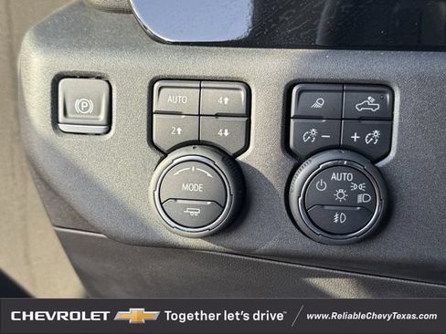 Used 2025 Chevrolet Silverado 1500 High Country w/ High Country Premium Package AWD/4WD image 27