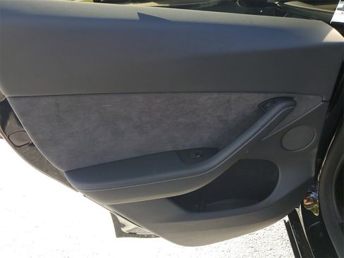 Used 2024 Tesla Model Y Performance image 10