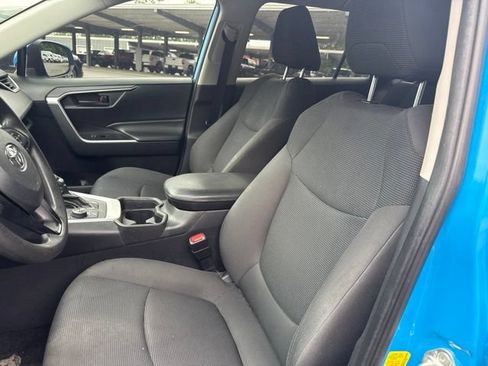 Used 2019 Toyota RAV4 LE w/ Carpet Mat Package AWD/4WD image 10