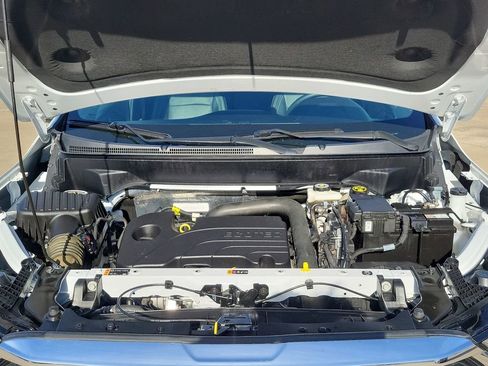 Certified 2023 GMC Terrain SLT image 28