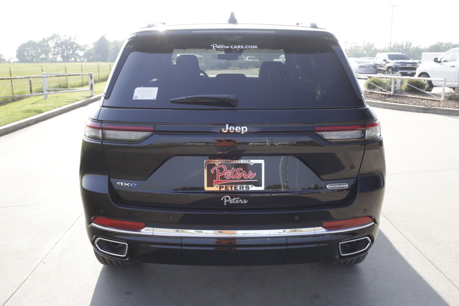 New 2022 Jeep Grand Cherokee Overland w/ Luxury Tech Group IV AWD/4WD image 4