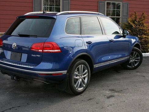 Used 2016 Volkswagen Touareg TDI image 5