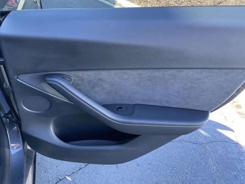 Used 2022 Tesla Model Y Long Range image 41