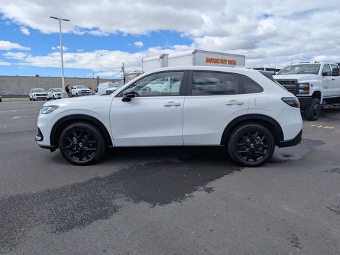 Used 2025 Honda HR-V Sport image 3