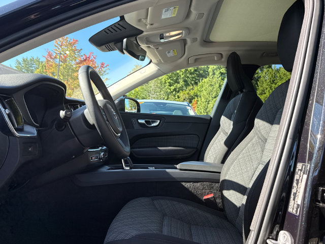 Certified 2023 Volvo XC60 B5 Core AWD/4WD image 10