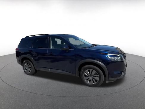Used 2025 Nissan Pathfinder SV AWD/4WD image 2