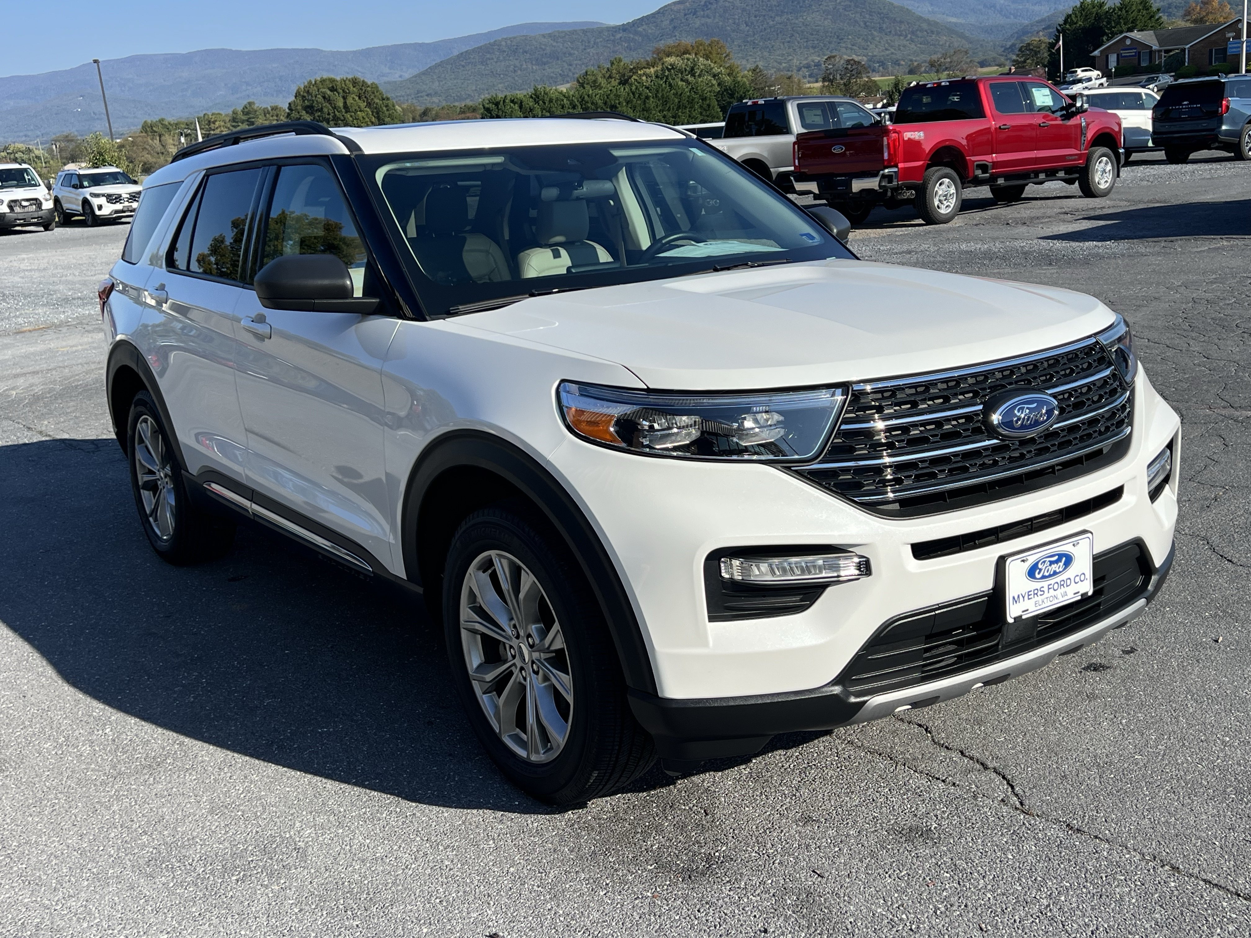 Used 2024 Ford Explorer XLT w/ Equipment Group 202A AWD/4WD image 4