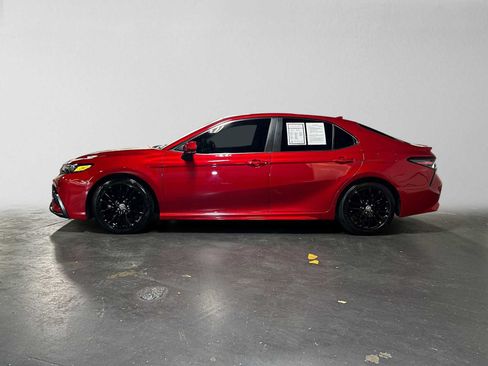 Used 2022 Toyota Camry SE w/ Audio Upgrade Package FWD image 6