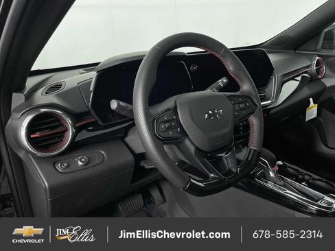 Certified 2025 Chevrolet Trax RS w/ Sunroof Package FWD image 10