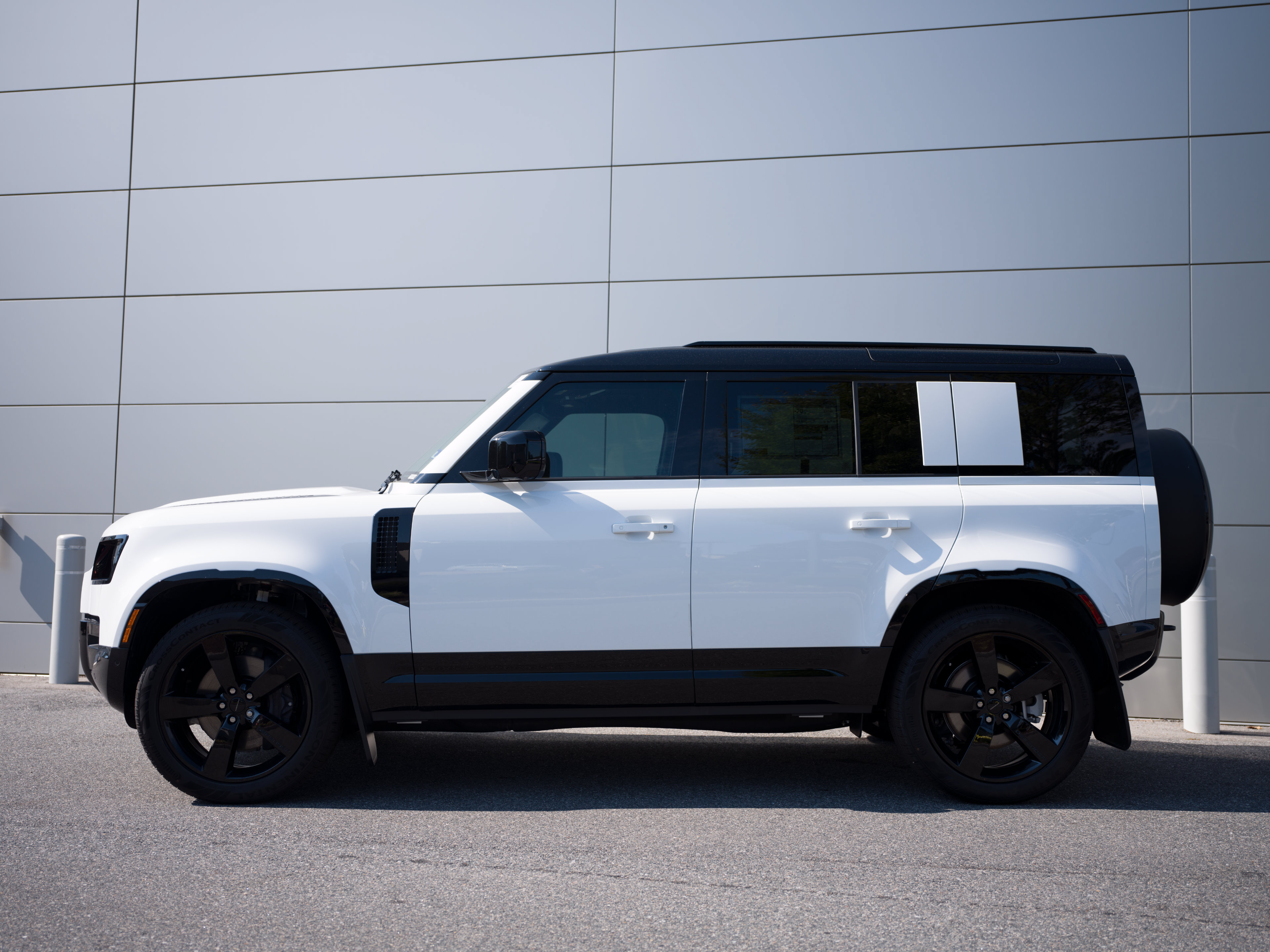 New 2026 Land Rover Defender 110 X-Dynamic SE AWD/4WD image 11