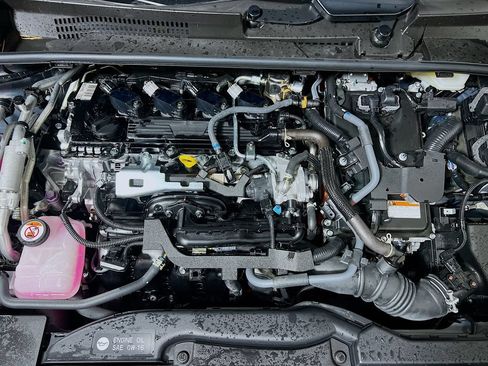 Used 2025 Toyota Prius Plug-In Hybrid FWD image 23
