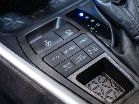 Used 2024 Toyota RAV4 LE image 18