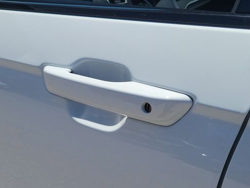 Used 2023 Jeep Grand Cherokee L Laredo image 9