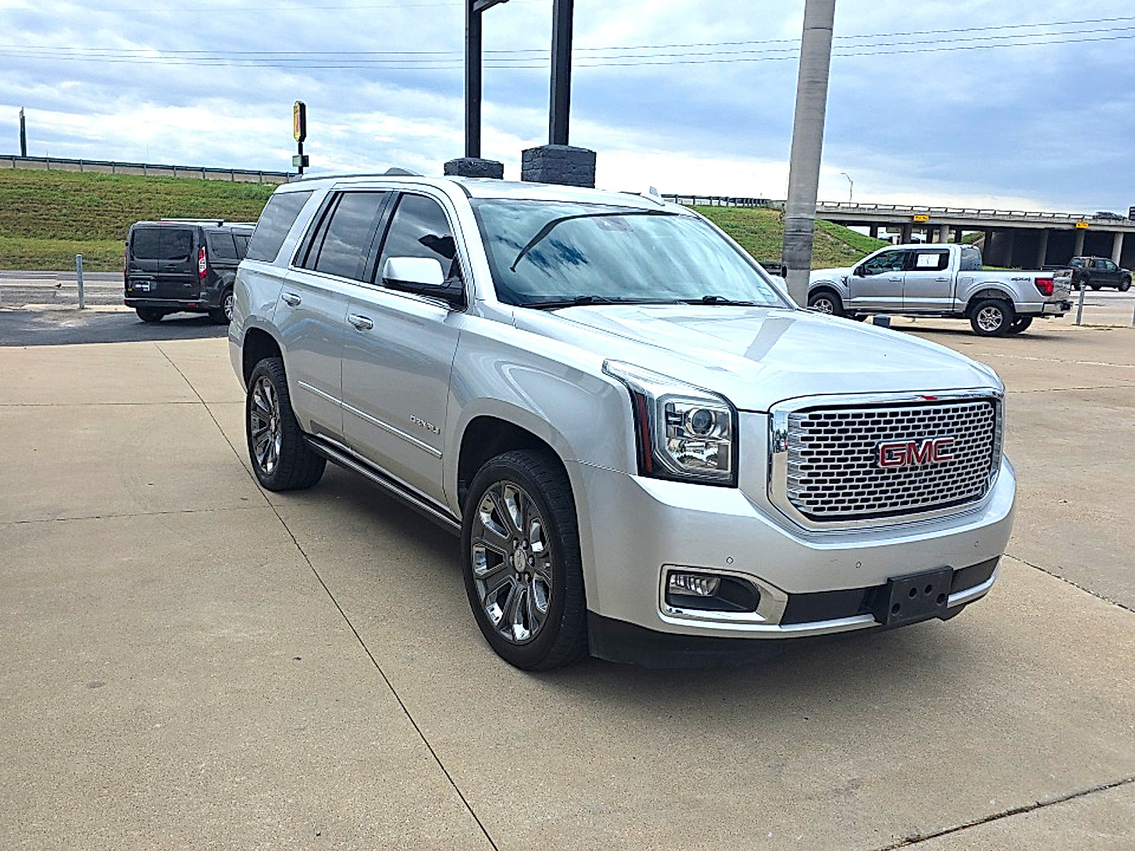 Used 2016 GMC Yukon Denali w/ Open Road Package RWD image 8