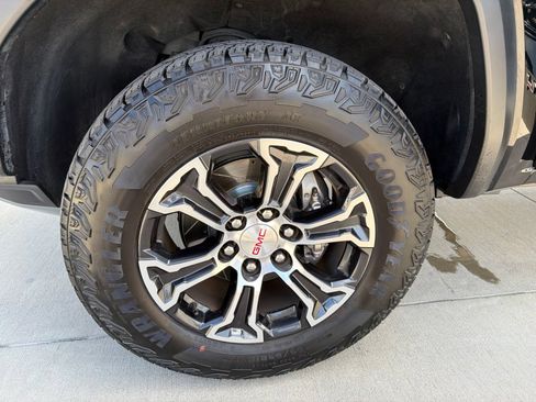 Used 2024 GMC Canyon AT4 w/ AT4 Premium Package AWD/4WD image 12