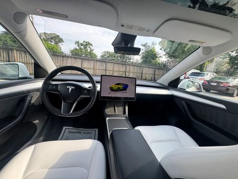 Used 2024 Tesla Model Y Long Range AWD/4WD image 2