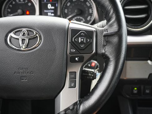 Used 2022 Toyota Tacoma SR5 w/ Technology Package RWD image 19
