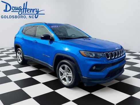 Used 2024 Jeep Compass Latitude image 7