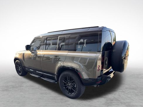 Used 2025 Land Rover Defender 110 X-Dynamic SE AWD/4WD image 5