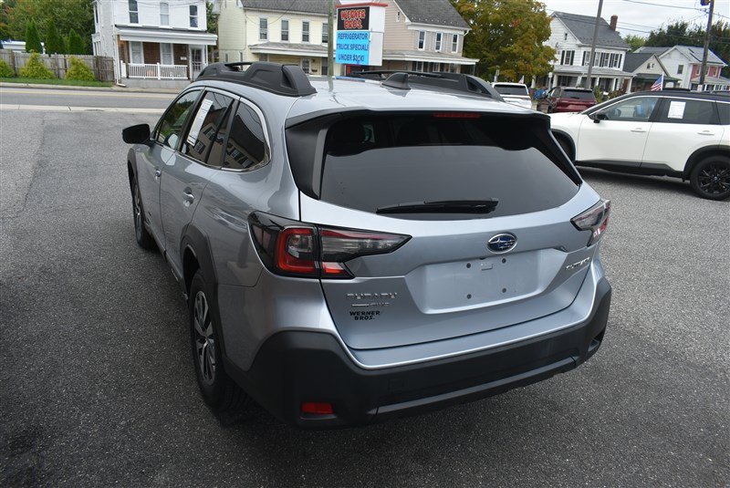Used 2024 Subaru Outback Premium AWD/4WD image 6