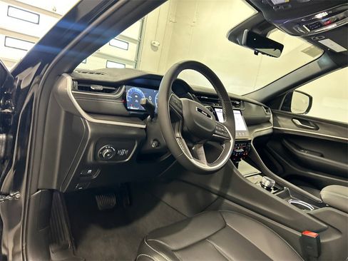 New 2025 Jeep Grand Cherokee Limited w/ Luxury Tech Group II image 18