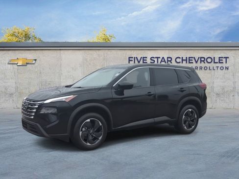 Used 2025 Nissan Rogue SV image 3